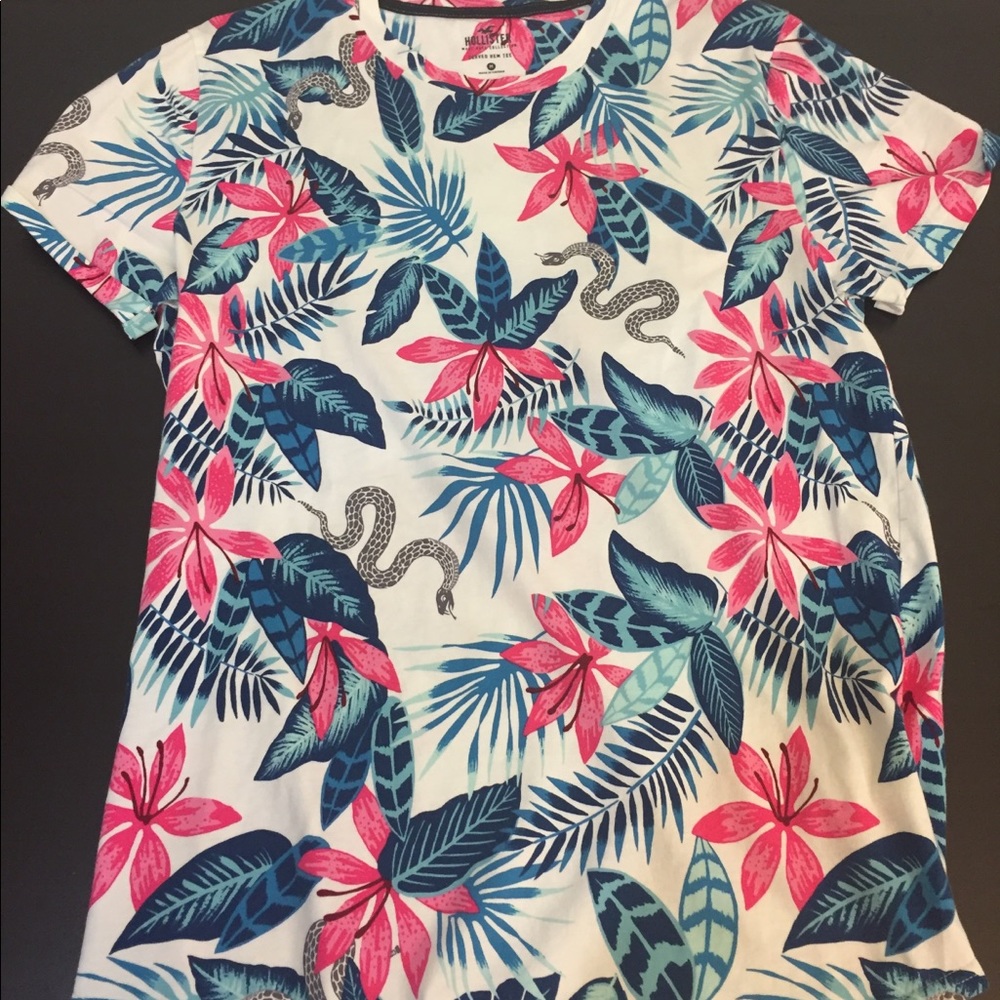 Hollister curved hem tee